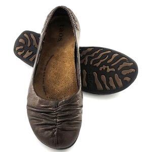 Taos Repleat Bronze Leather Ballet Flats  Metallic Arch Support Round Toe Size 6